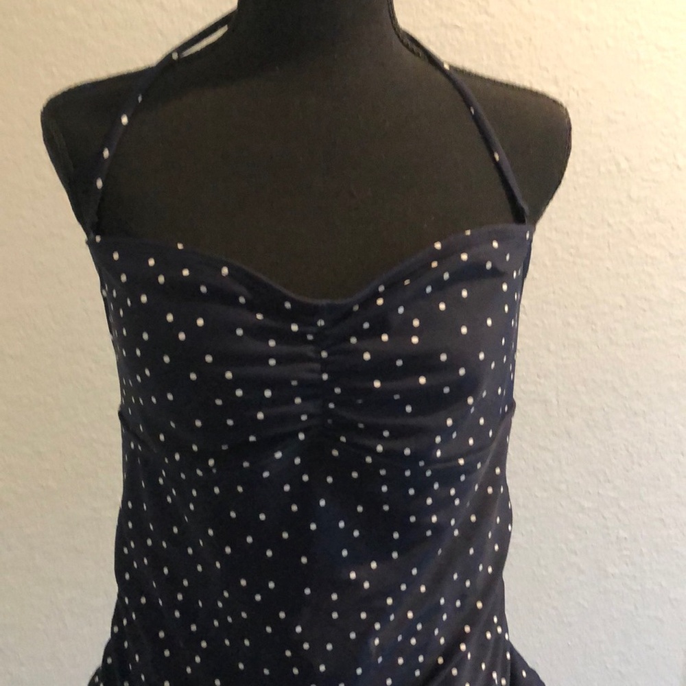 Woman’s navy & white polka dot bathing suit top. Ties at neck. Sz Lg. Very good.